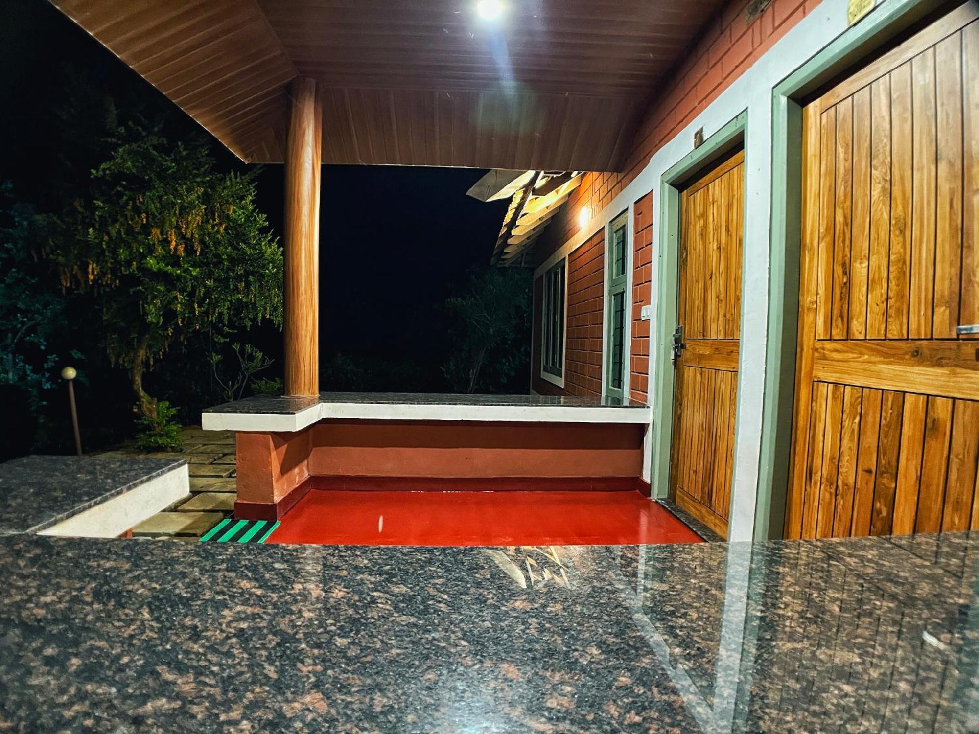 Mahout Resort Wayanad - An Experiential Jungle Stay With Waterfall 卡尔佩特塔 外观 照片