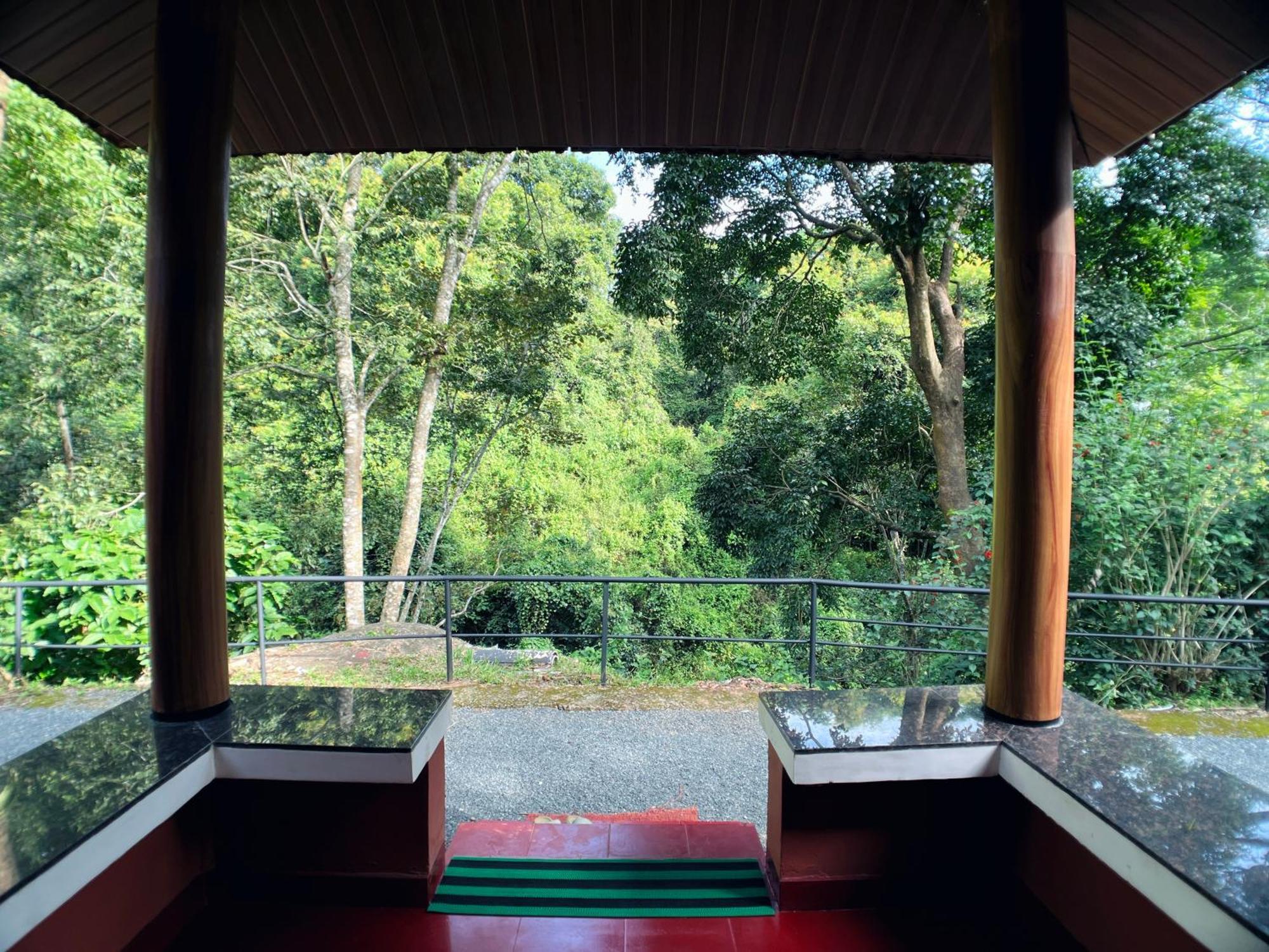 Mahout Resort Wayanad - An Experiential Jungle Stay With Waterfall 卡尔佩特塔 外观 照片